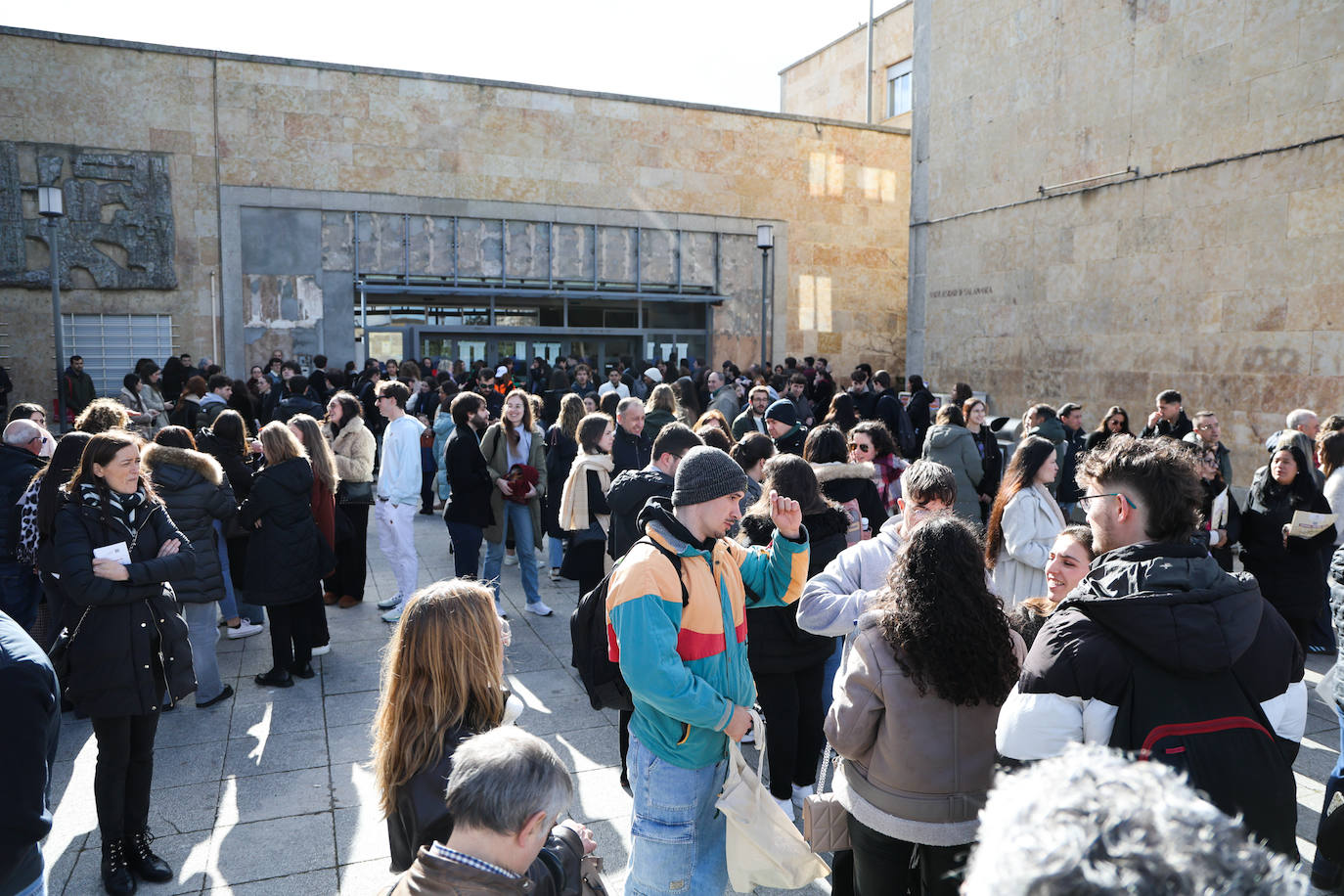 Nervios, &#039;lluvia&#039; de especialidades y repasos &#039;in extremis&#039;: así han sido los minutos previos al examen MIR