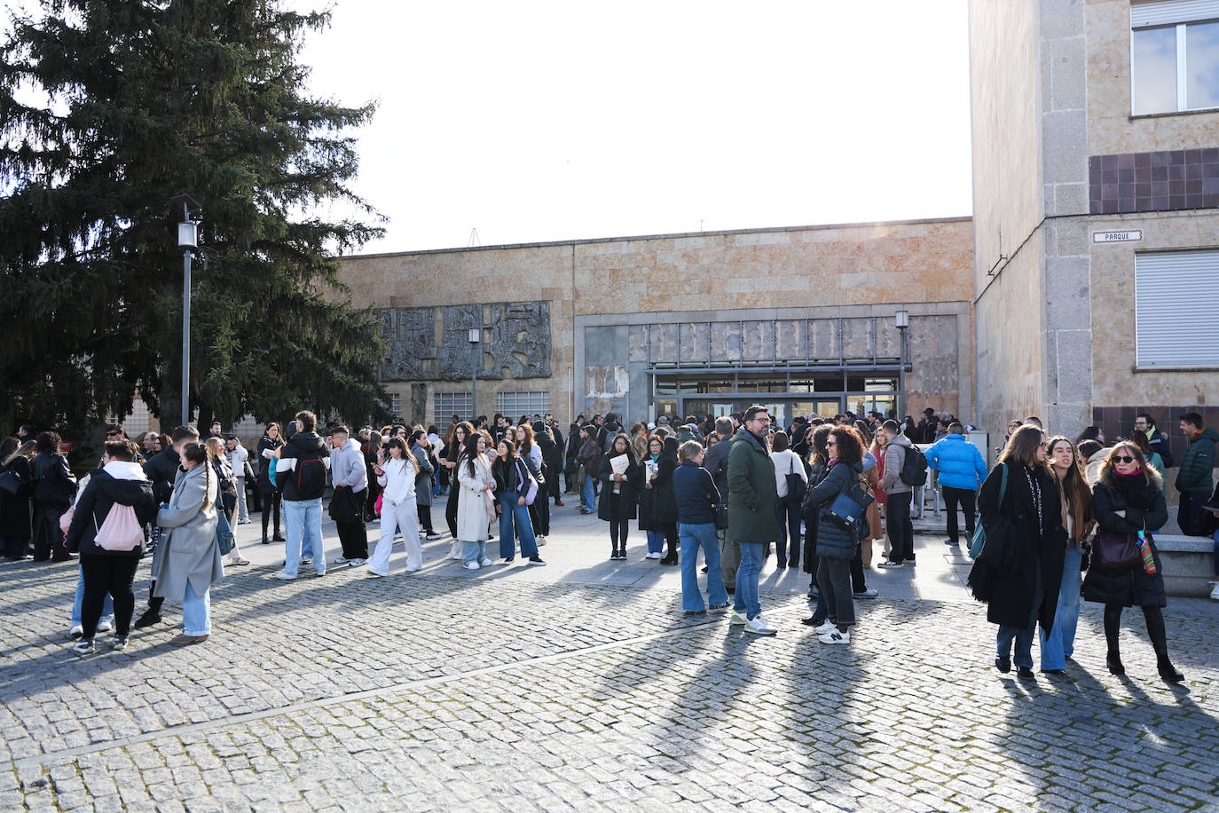 Nervios, &#039;lluvia&#039; de especialidades y repasos &#039;in extremis&#039;: así han sido los minutos previos al examen MIR