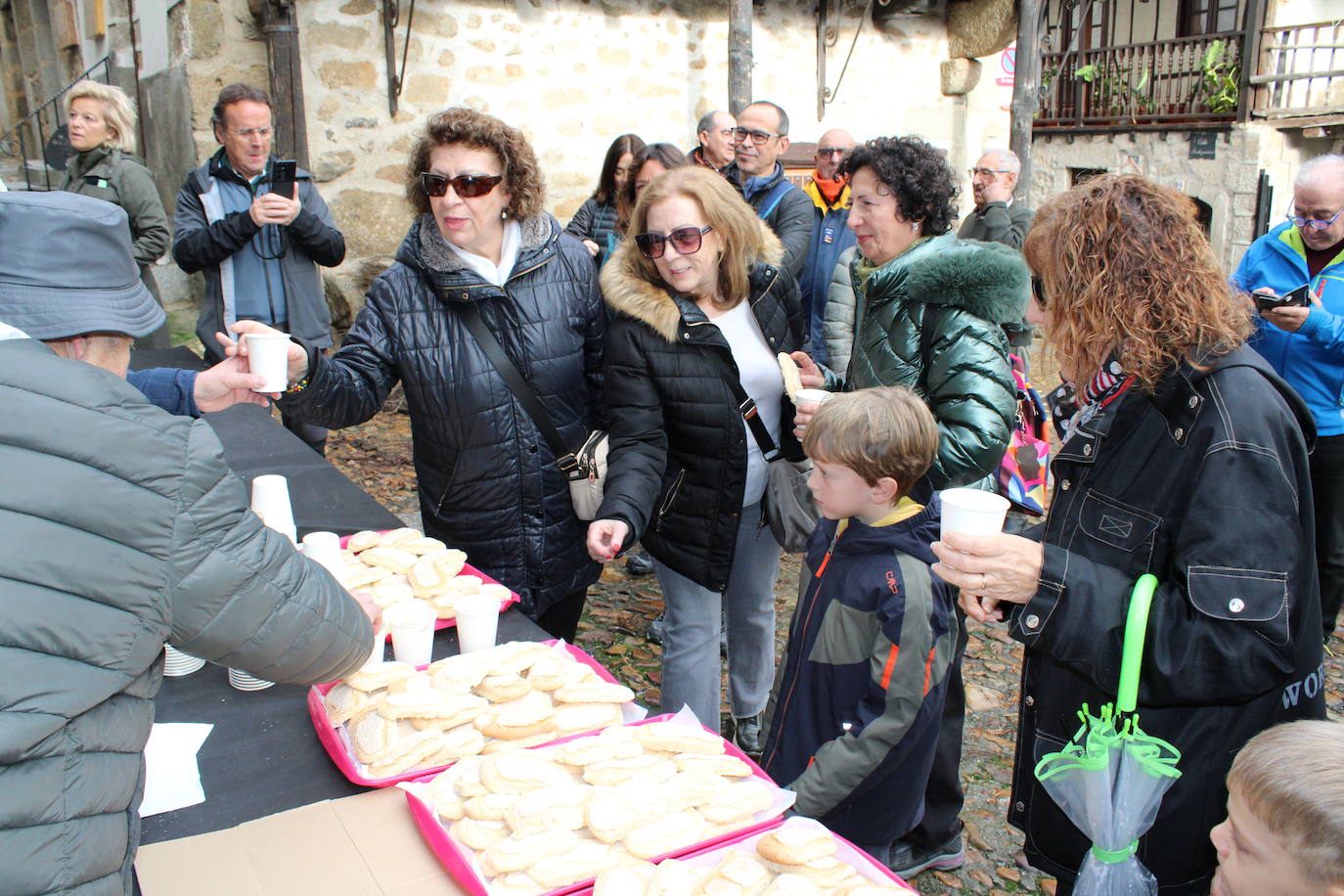 San Esteban de la Sierra disfruta de su matanza tradicional