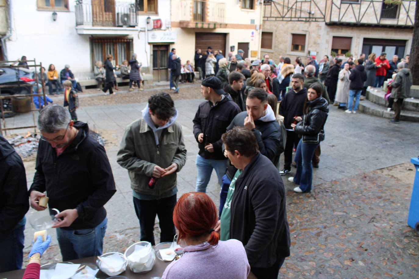 San Esteban de la Sierra disfruta de su matanza tradicional