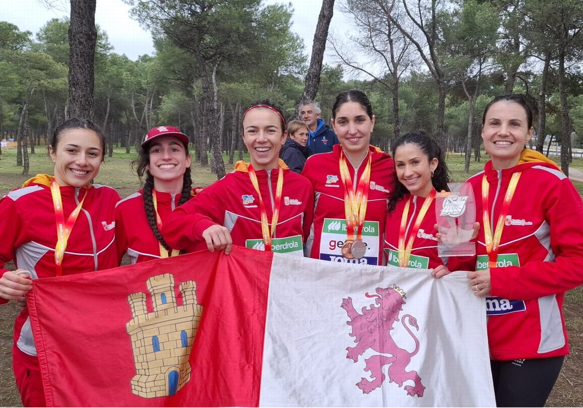 Imagen principal - Los atletas salmantinos logran varias medallas en el Campeonato de España de campo a través