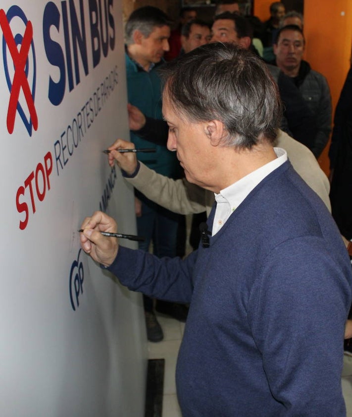 Imagen secundaria 2 - Diferentes momentos del acto celebrado en Linares de Riofrío.