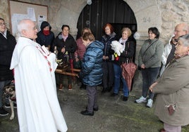 La bendición se celebró en el acceso principal al templo