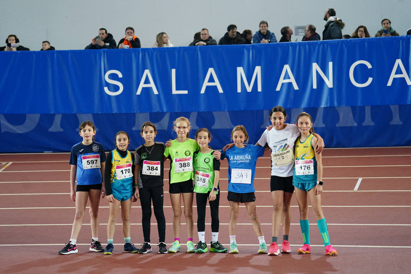 Los escolares estrenan la temporada bajo techo