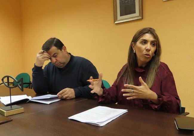 Juan Carlos Martín, vicepresidente y alcalde de Cantaracillo, y Eva López, presidenta de la Mancomunidad y edil de Peñaranda de Bracamonte.