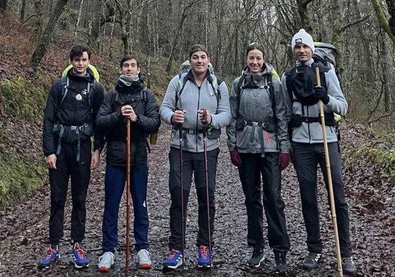 Daniel Medina, Ismael Martín, Daniel Hernández, Raquel Martín y Rubén Sánchez, en el Camino de Santiago.