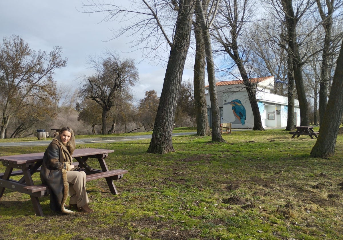 La concejala de Medio Ambiente, Marta Labrado, en la Isla del Soto.