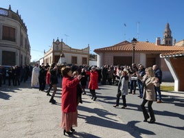 Bailes en honor a la Virgen de las Candelas en Palaciosrubios.