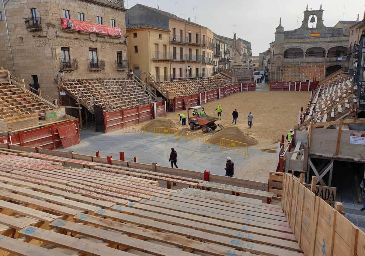 Preparación de la «arena» del Carnaval del Toro.