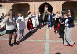 Bailes charros al finalizar la procesión de San Blas de Garcihernández en 2024.