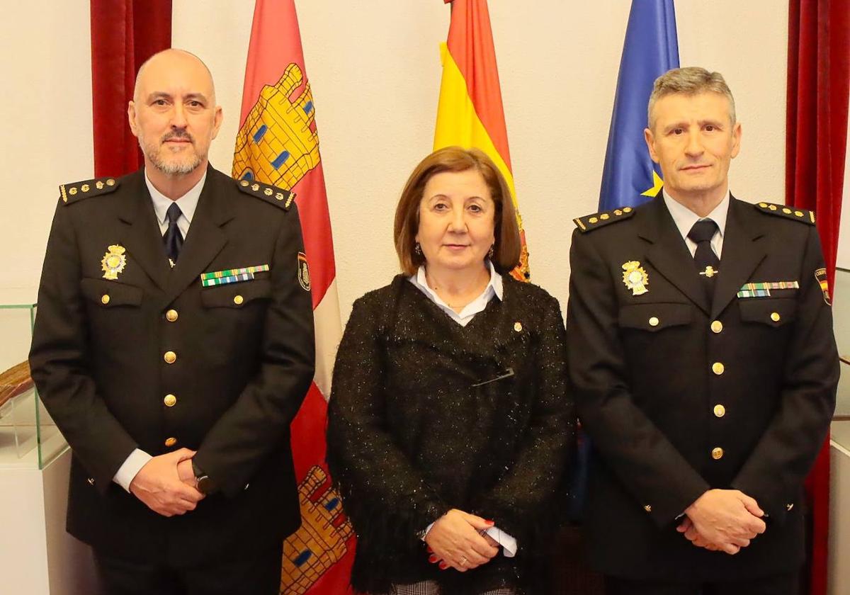 La subdelegada del Gobierno recibe al nuevo comisario jefe de Operaciones de la Policía Nacional en Salamanca