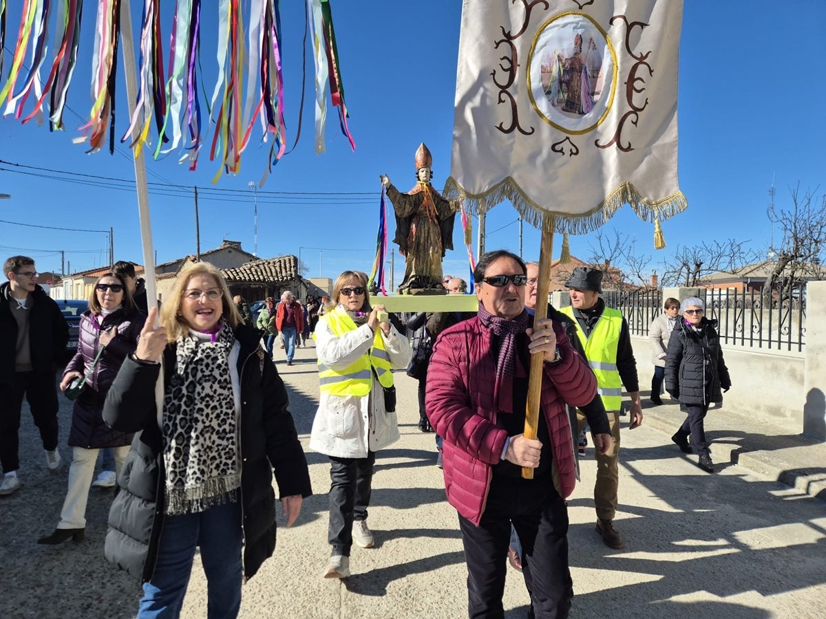 Fiesta de las gargantillas en las ruinas de la ermita de San Blás de Santiago de la Puebla