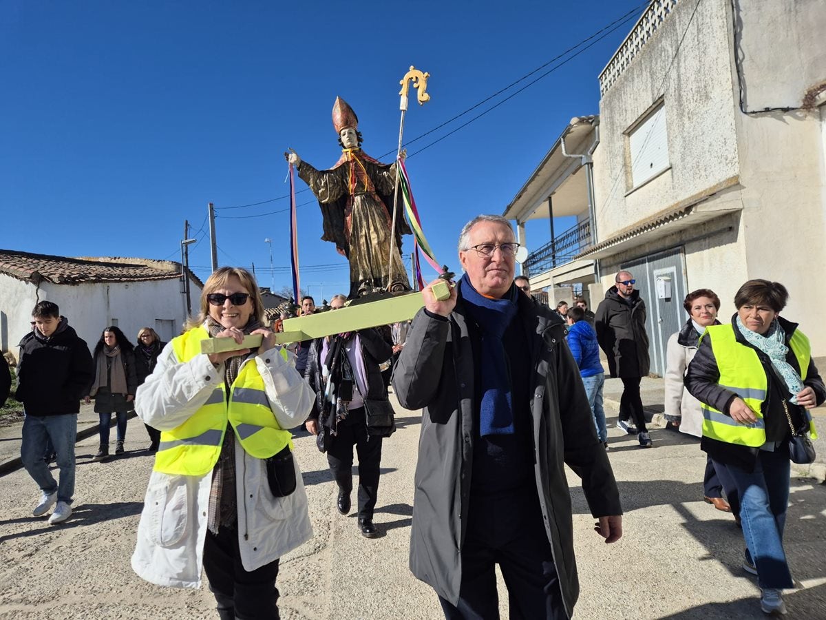 Fiesta de las gargantillas en las ruinas de la ermita de San Blás de Santiago de la Puebla