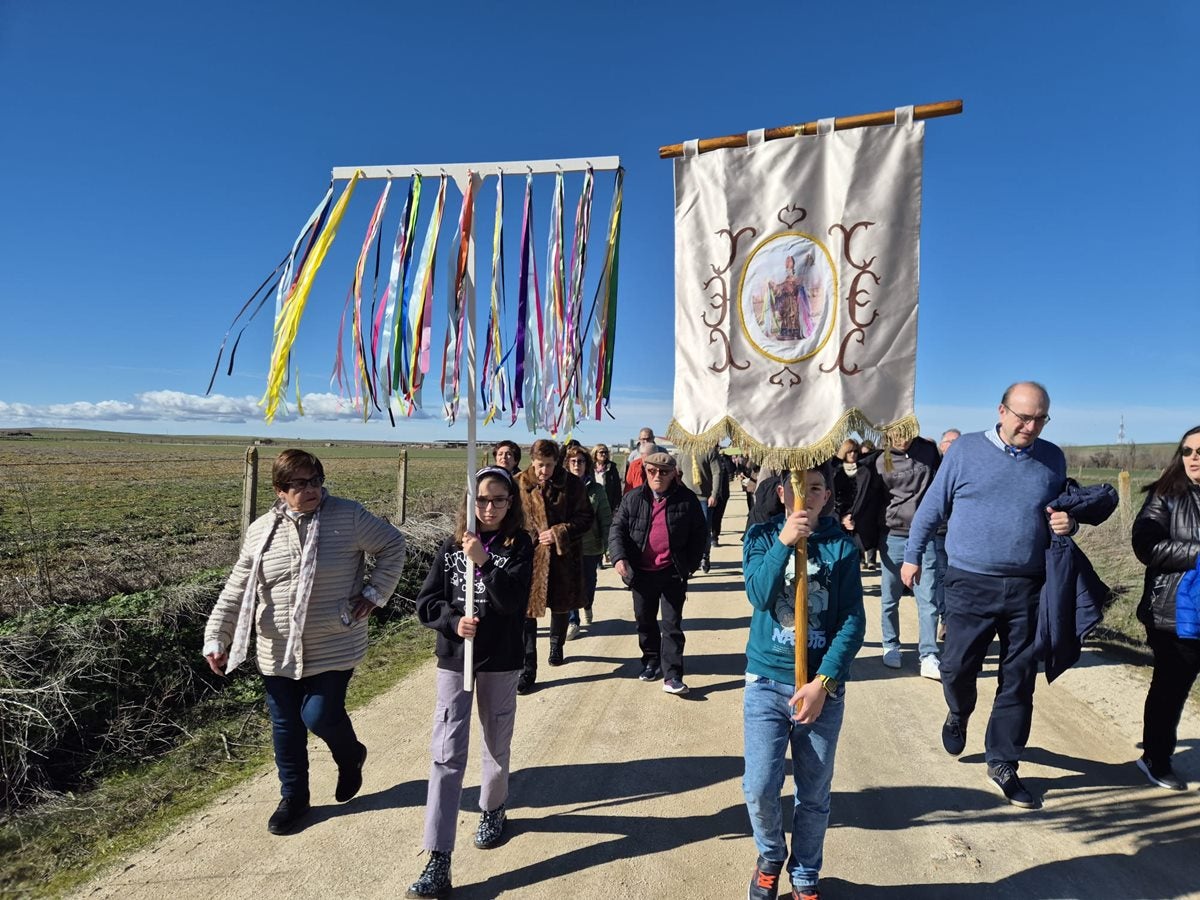 Fiesta de las gargantillas en las ruinas de la ermita de San Blás de Santiago de la Puebla