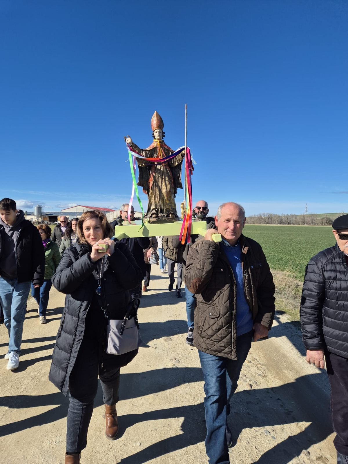 Fiesta de las gargantillas en las ruinas de la ermita de San Blás de Santiago de la Puebla