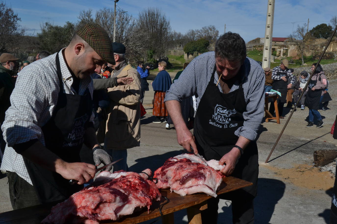 Soleado día de matanza en Saelices el Chico