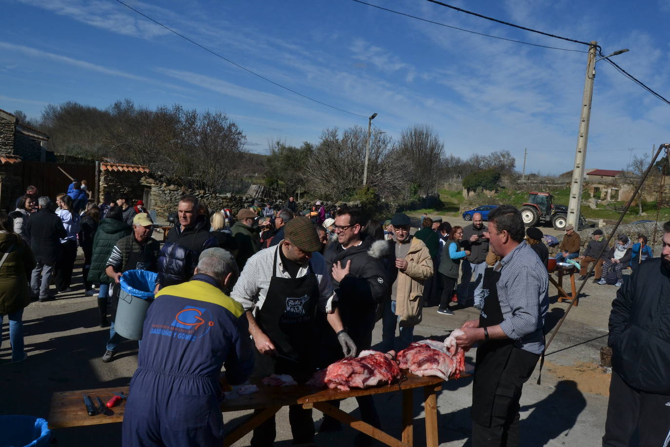 Soleado día de matanza en Saelices el Chico