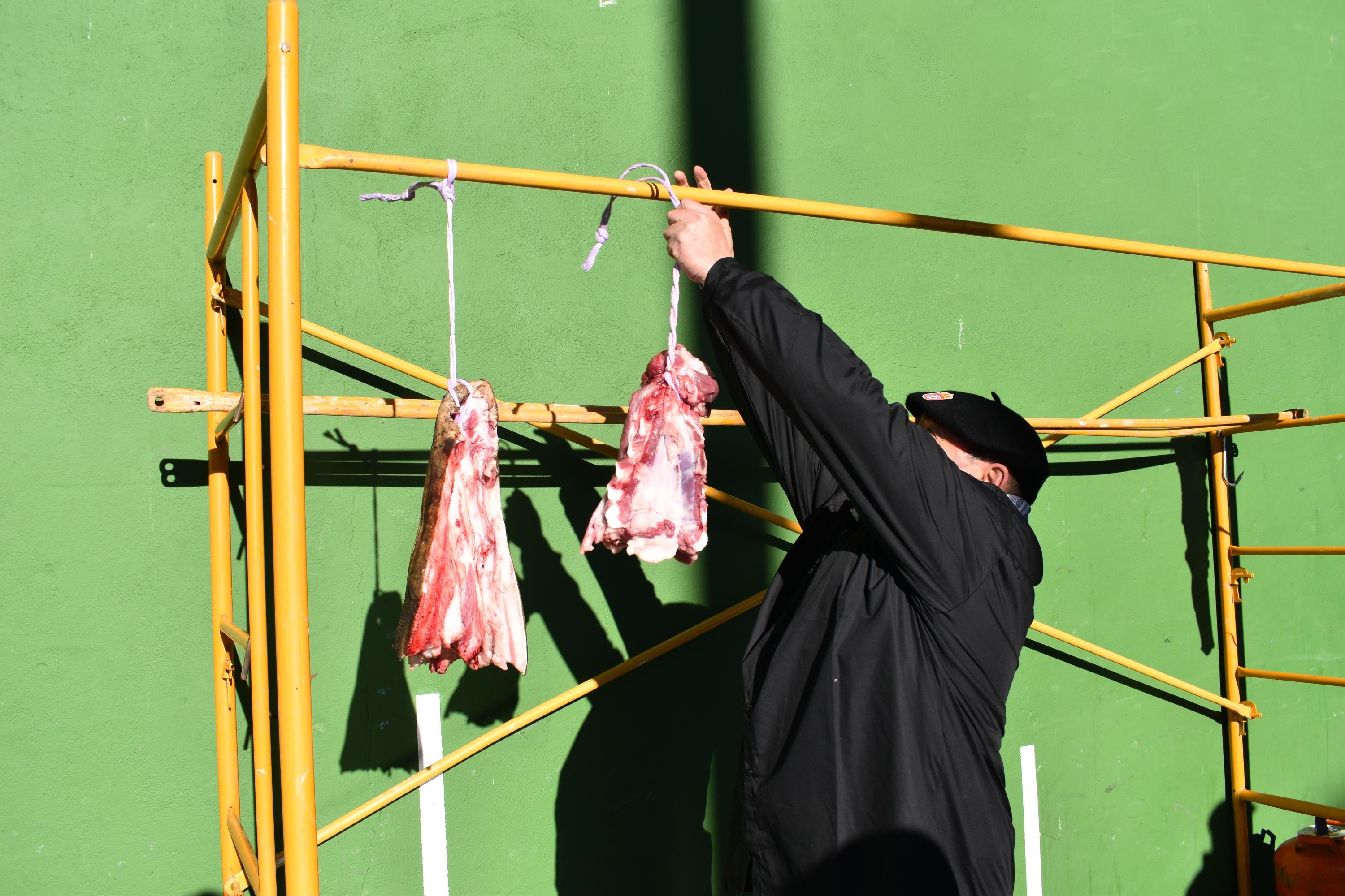 Castellanos de Villiquera estrena fiesta de la matanza con gran éxito