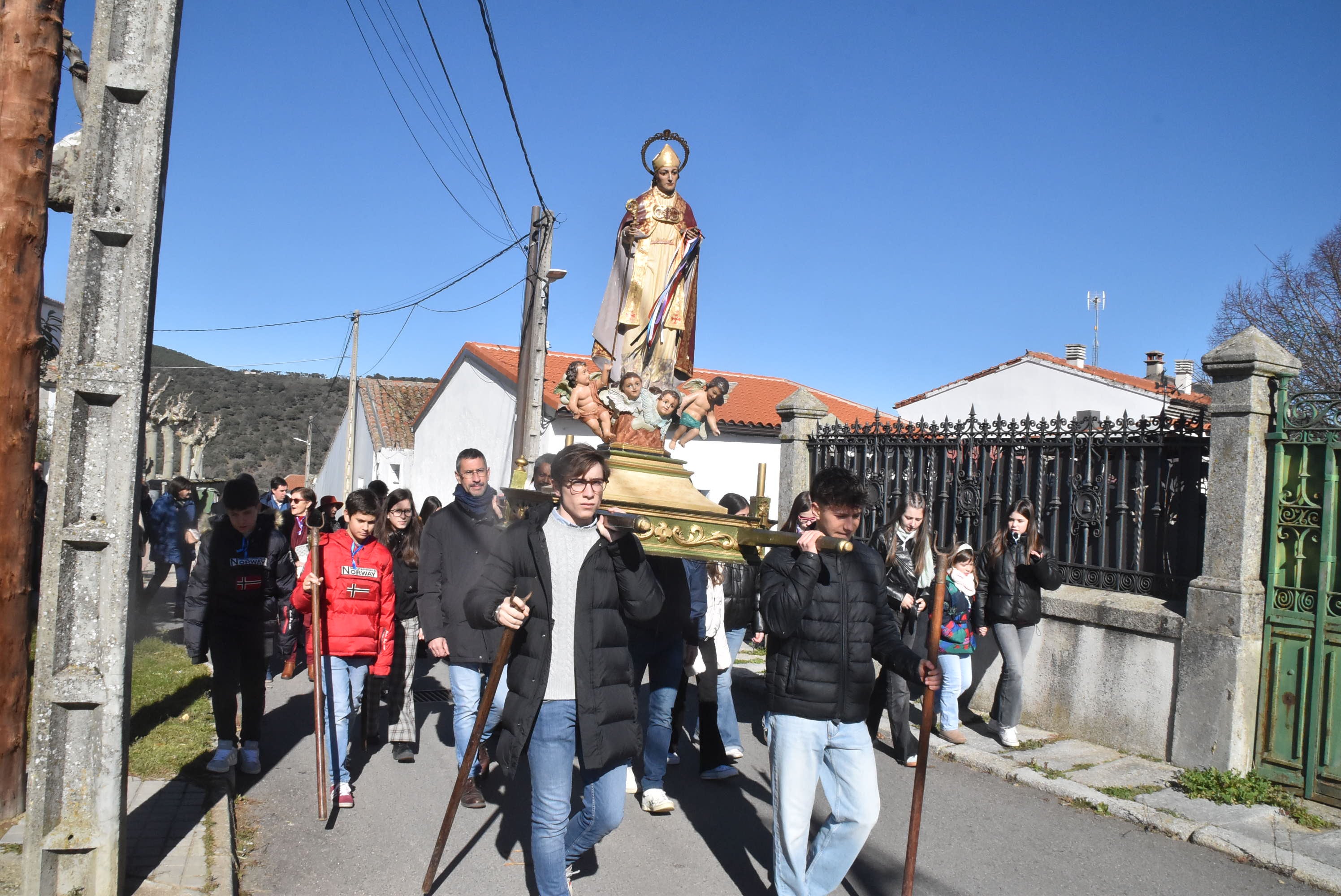 El buen tiempo acompaña a San Blas en su festividad en Fuentes de Béjar