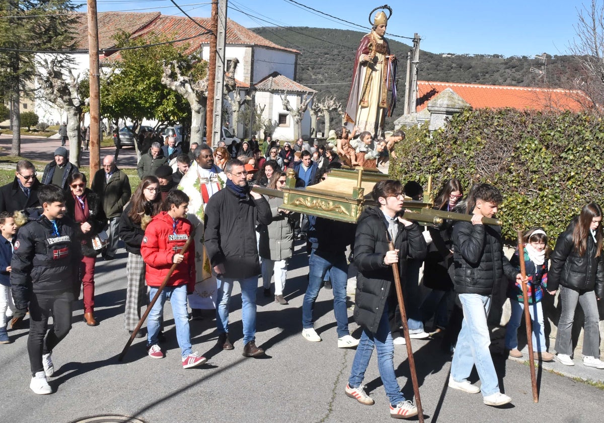 El buen tiempo acompaña a San Blas en su festividad en Fuentes de Béjar