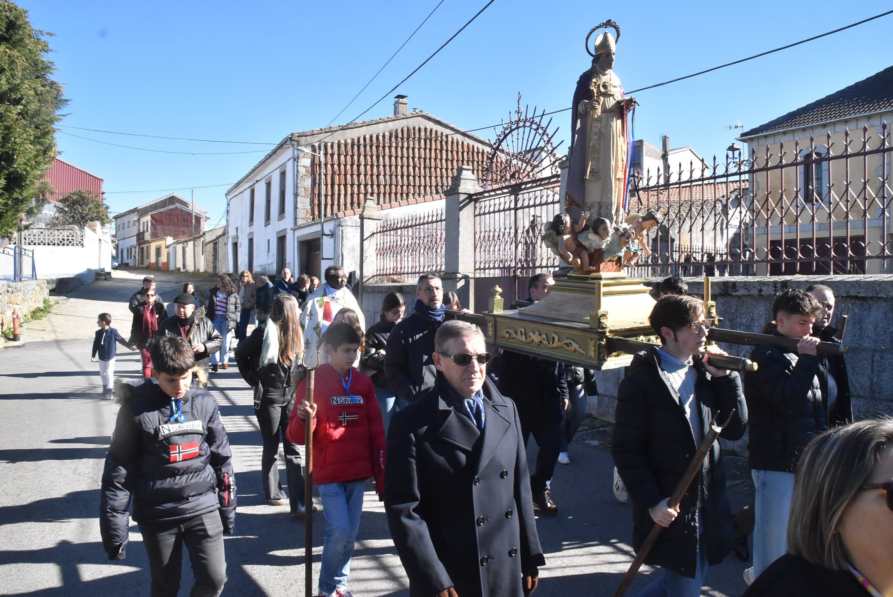 El buen tiempo acompaña a San Blas en su festividad en Fuentes de Béjar