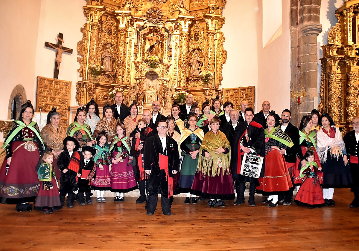 La lluvia suspende la procesión de la Virgen de Candelario, pero llena la iglesia de fieles