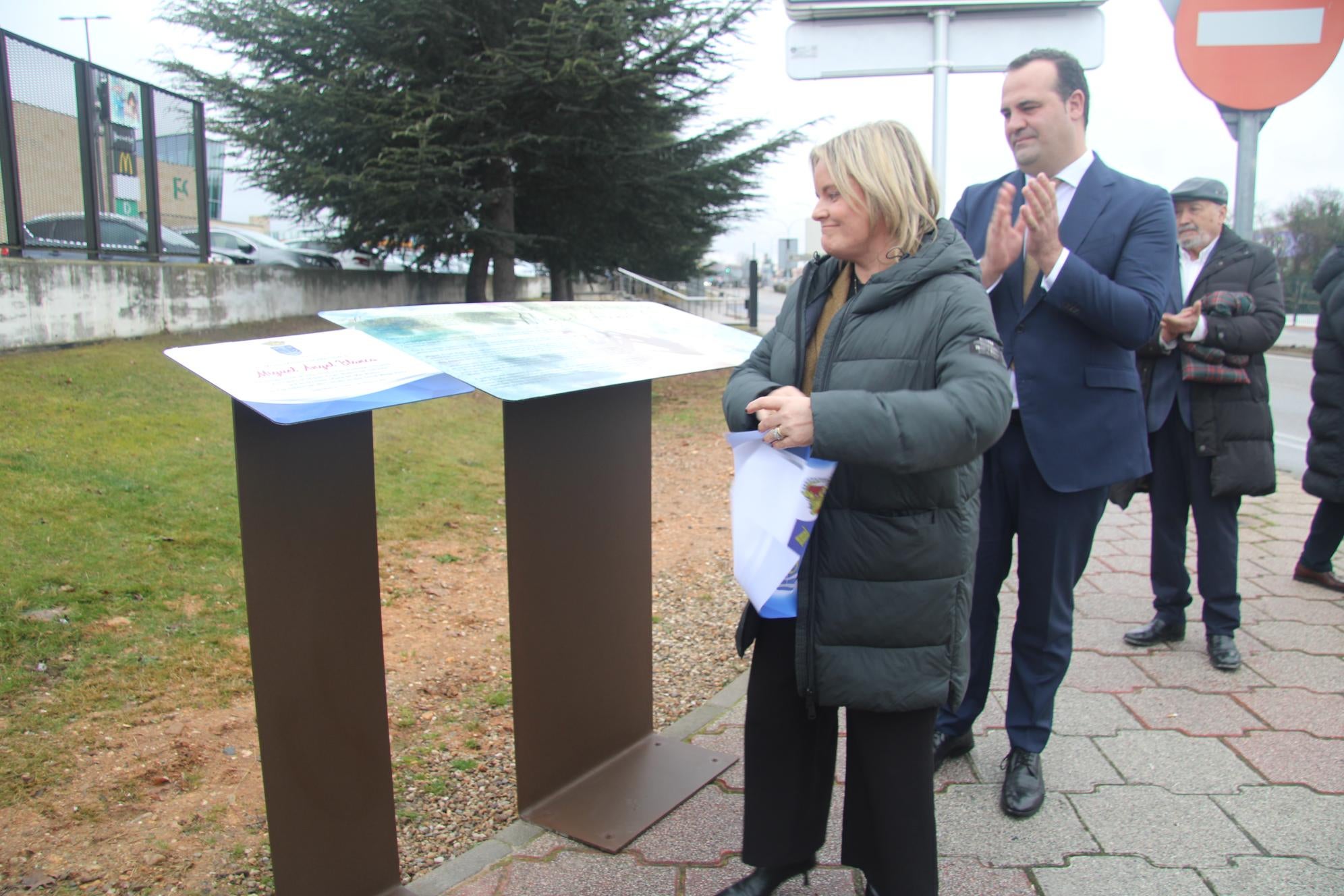 Mari Mar Blanco reivindica la "memoria de las víctimas de ETA" en el estreno de la escultura de su hermano en Santa Marta
