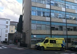 Una ambulancia en el Hospital Universitario de la Virgen del Castañar de Béjar.