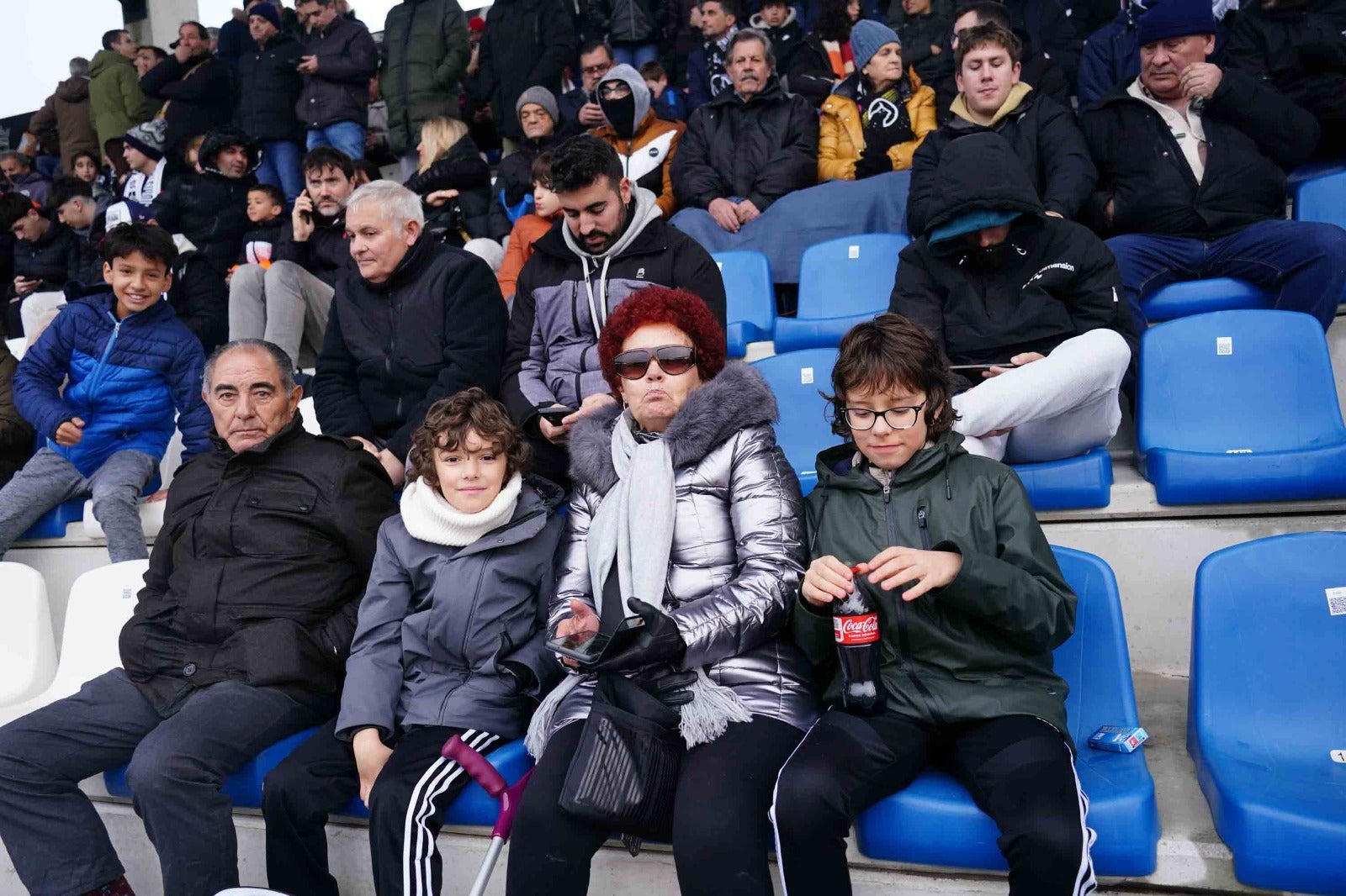 Una felicitación muy especial y tablas en el derbi: búscate en la grada del Reina Sofía