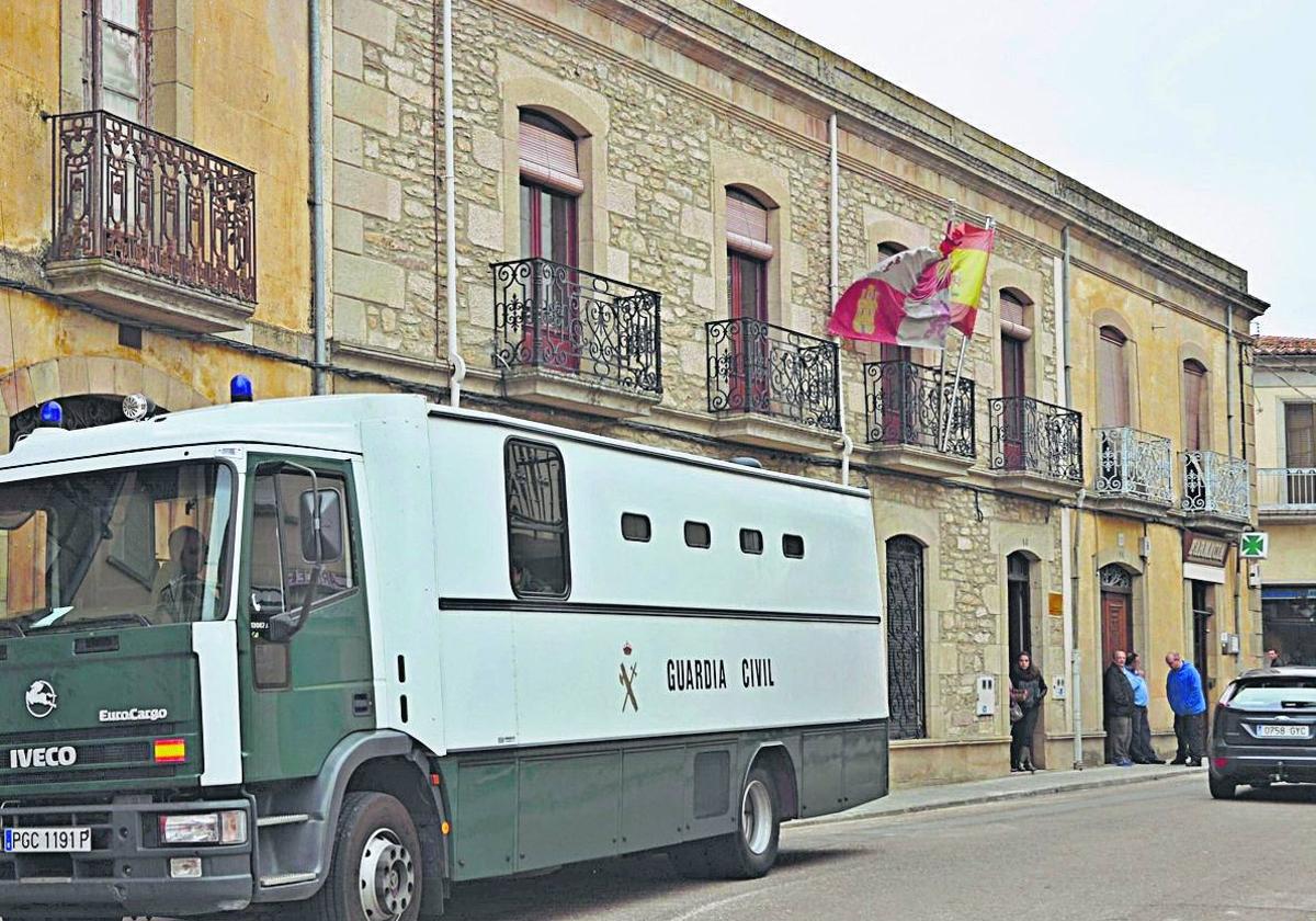 Presencia de la Guardia Civil en la localidad de Vitigudino.