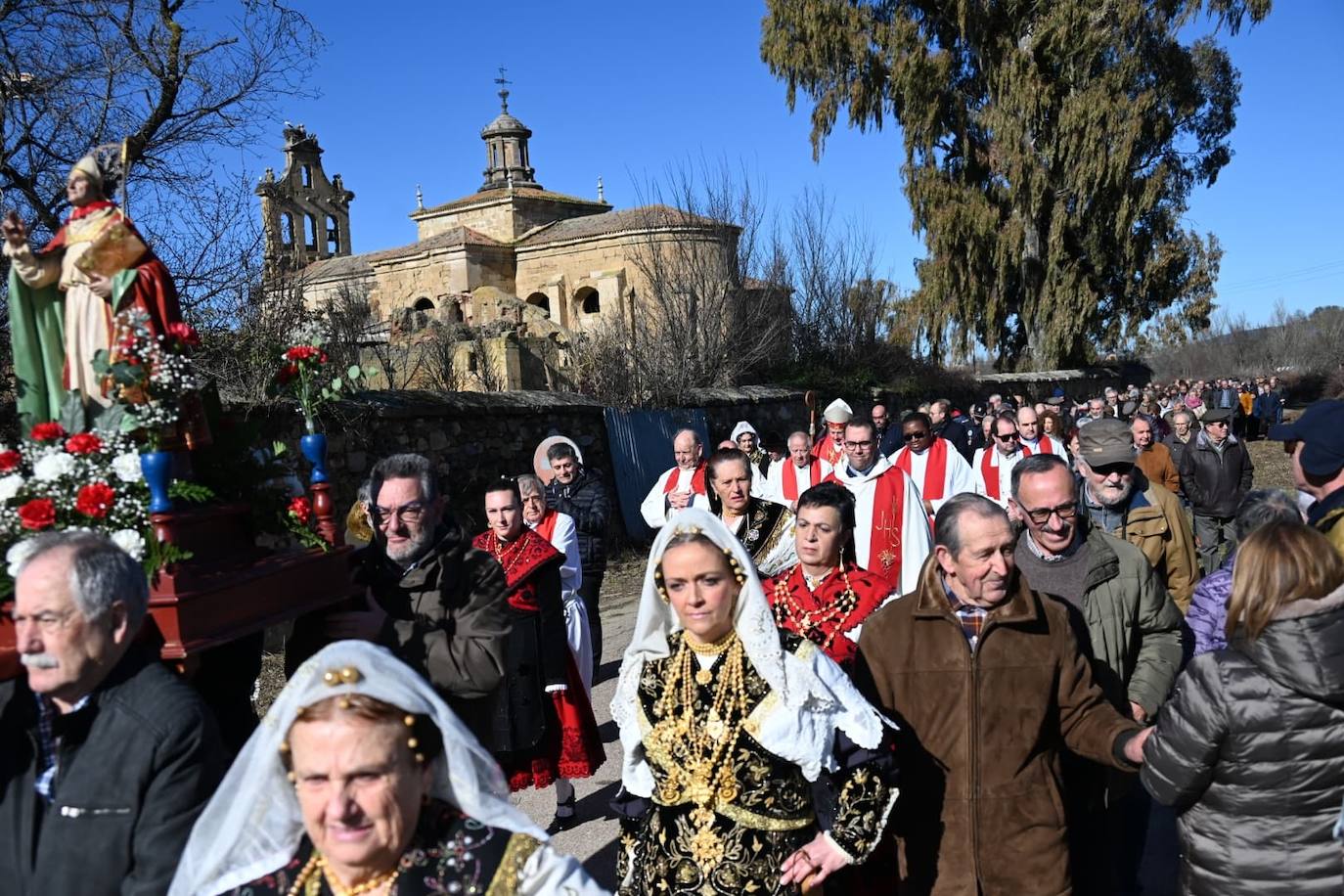 Ciudad Rodrigo despliega su devoción a San Blas en Sanjuanejo