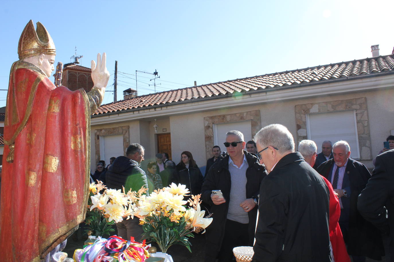 El sol brilla para San Blas en Sepulcro Hilario