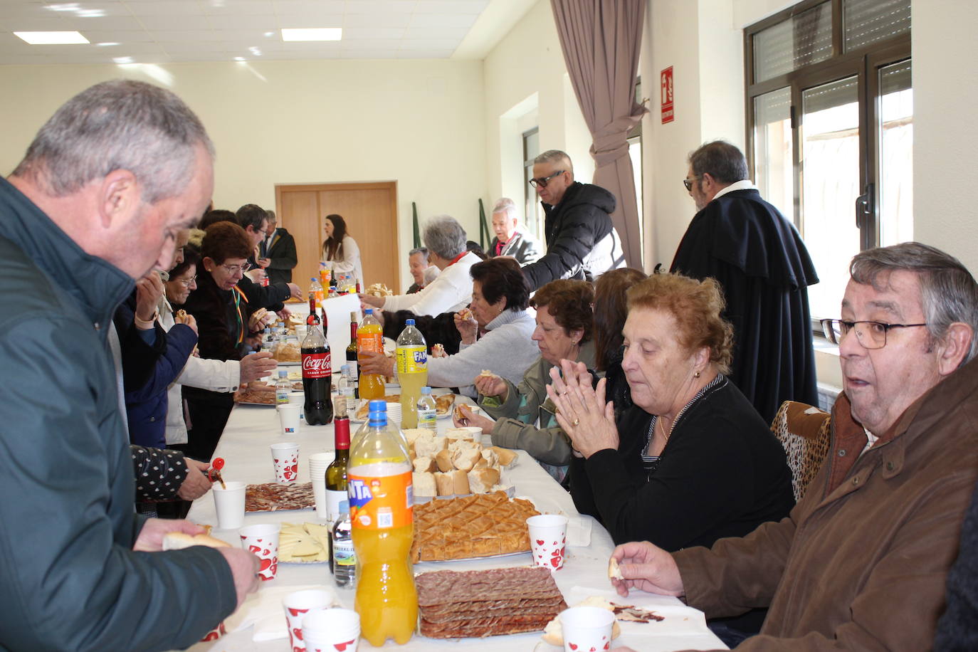 El sol brilla para San Blas en Sepulcro Hilario