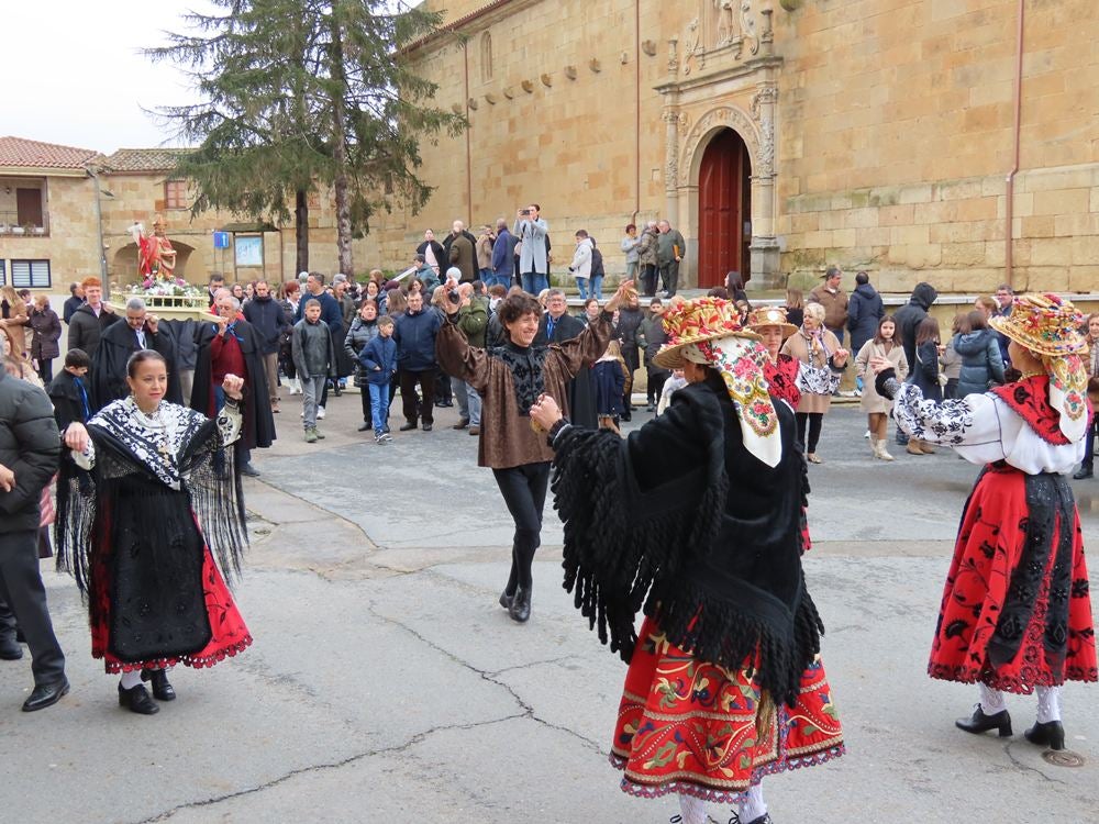 Babilafuente celebra San Blas con misa y bailes charros