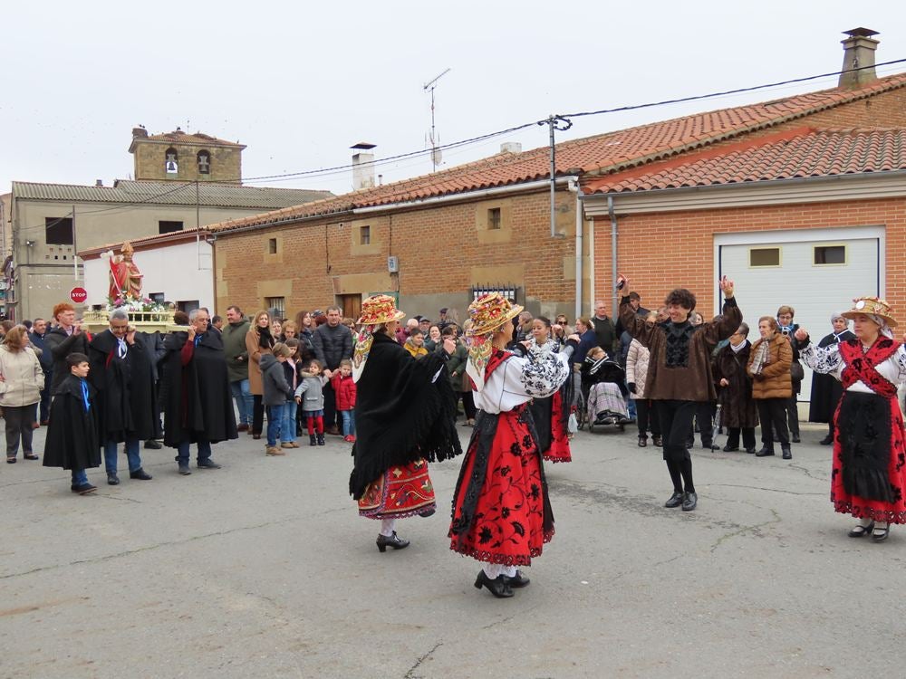 Babilafuente celebra San Blas con misa y bailes charros