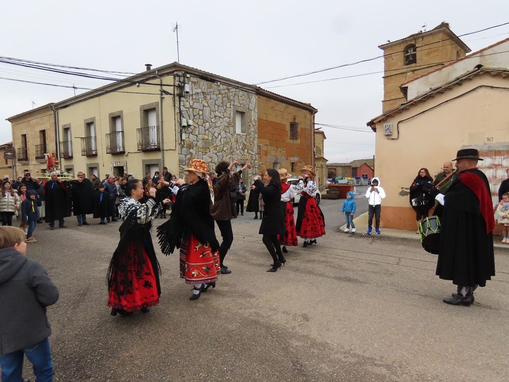 Babilafuente celebra San Blas con misa y bailes charros