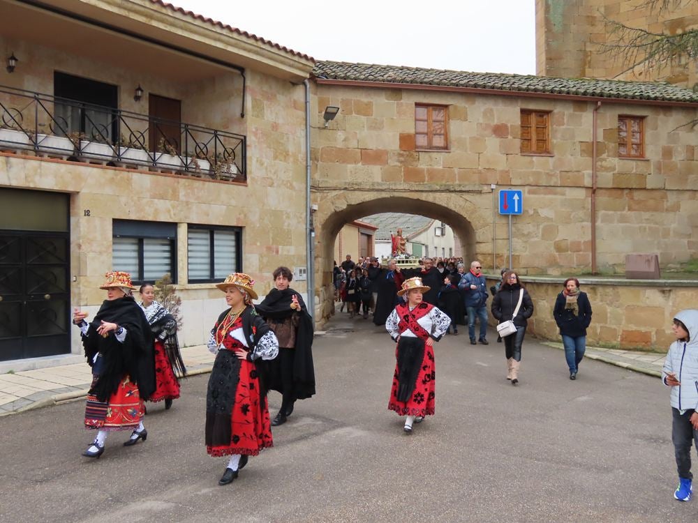 Babilafuente celebra San Blas con misa y bailes charros