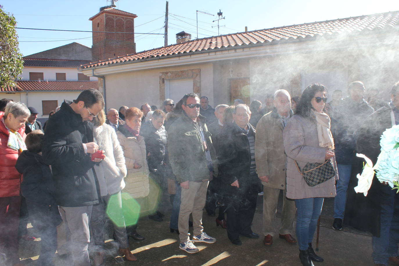 El sol brilla para San Blas en Sepulcro Hilario