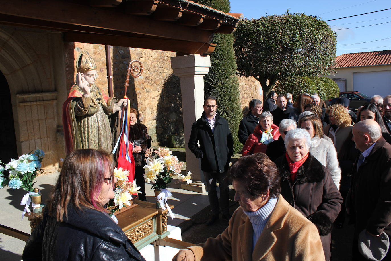 El sol brilla para San Blas en Sepulcro Hilario