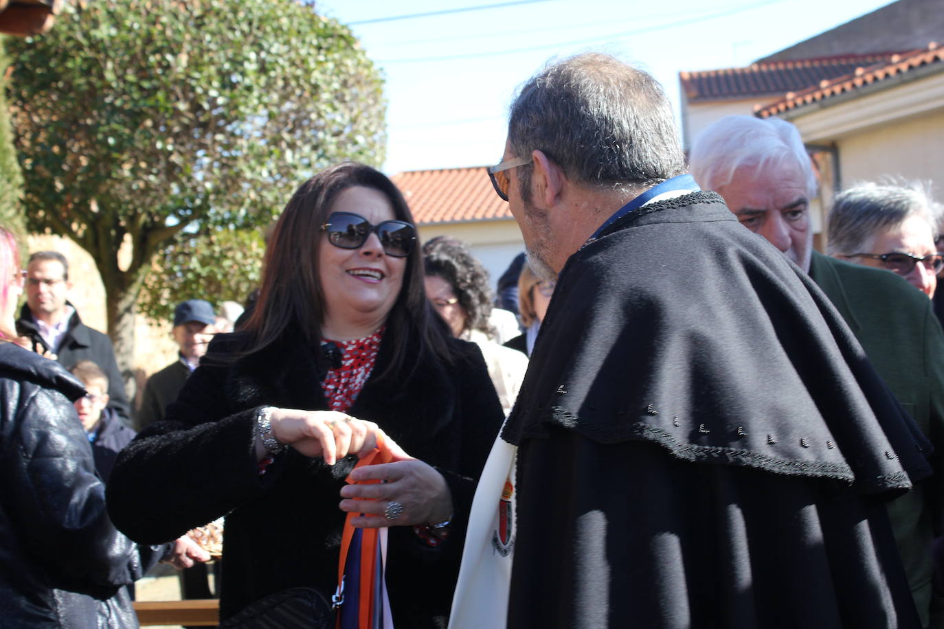 El sol brilla para San Blas en Sepulcro Hilario