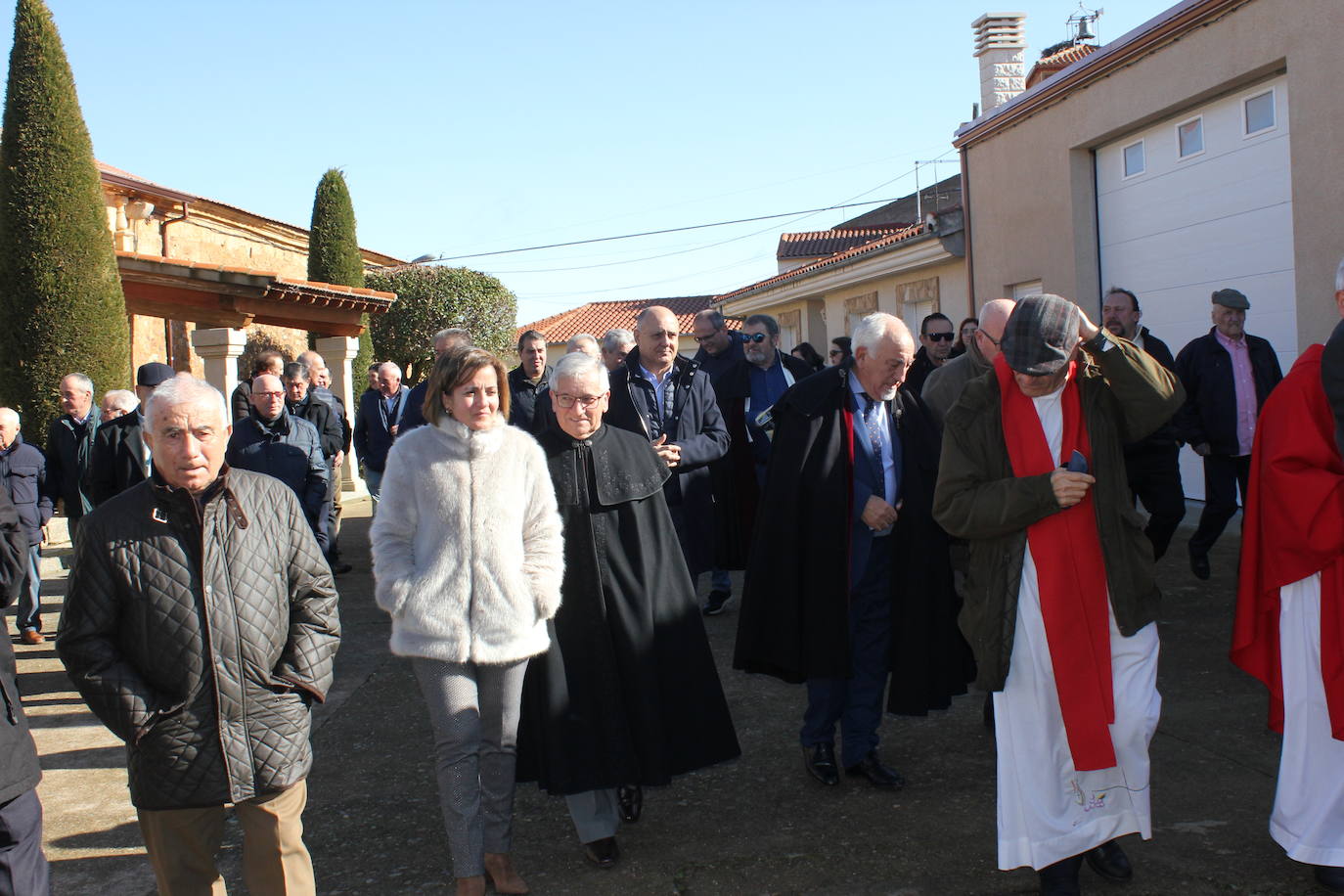 El sol brilla para San Blas en Sepulcro Hilario