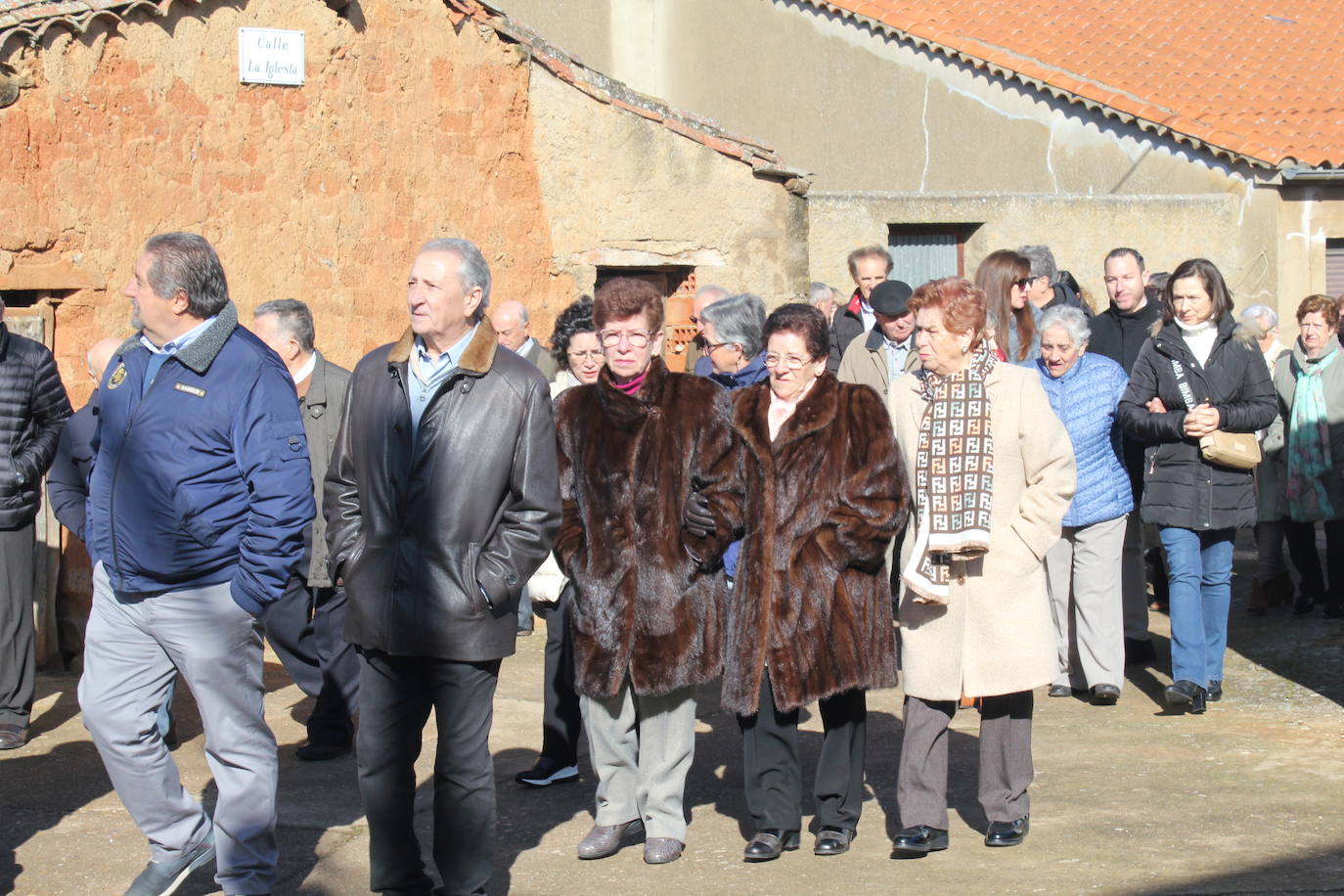 El sol brilla para San Blas en Sepulcro Hilario