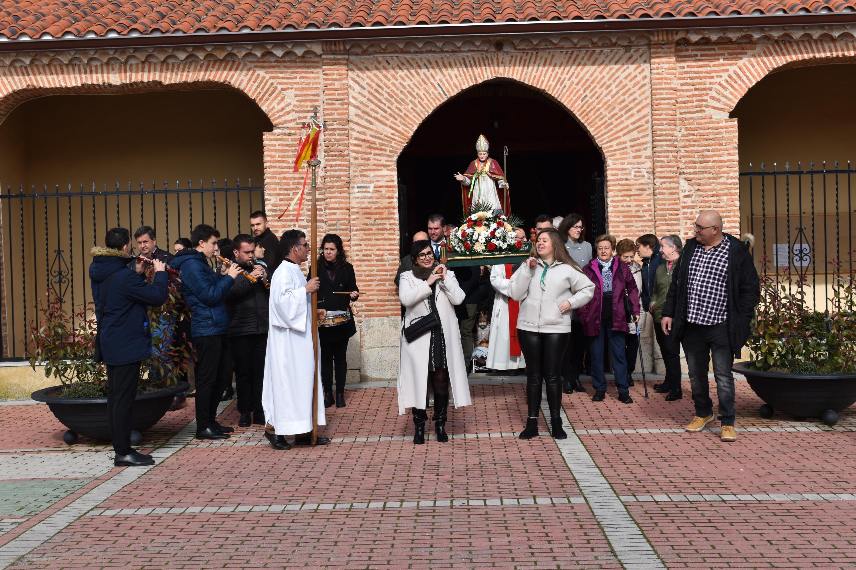 Garcihernández disfruta del día grande de San Blas con la tradicional procesión y tirada de cohetes