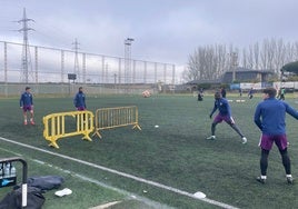 Murua, Cantero, Souley y Amaro, jugando un fútbol-tenis este lunes.