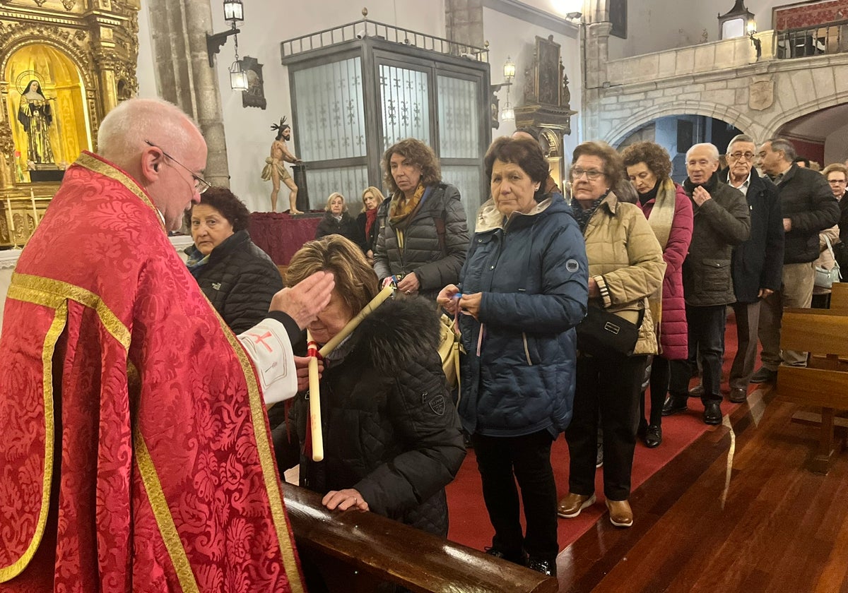 Béjar honra a San Blas con la bendición de las gargantillas