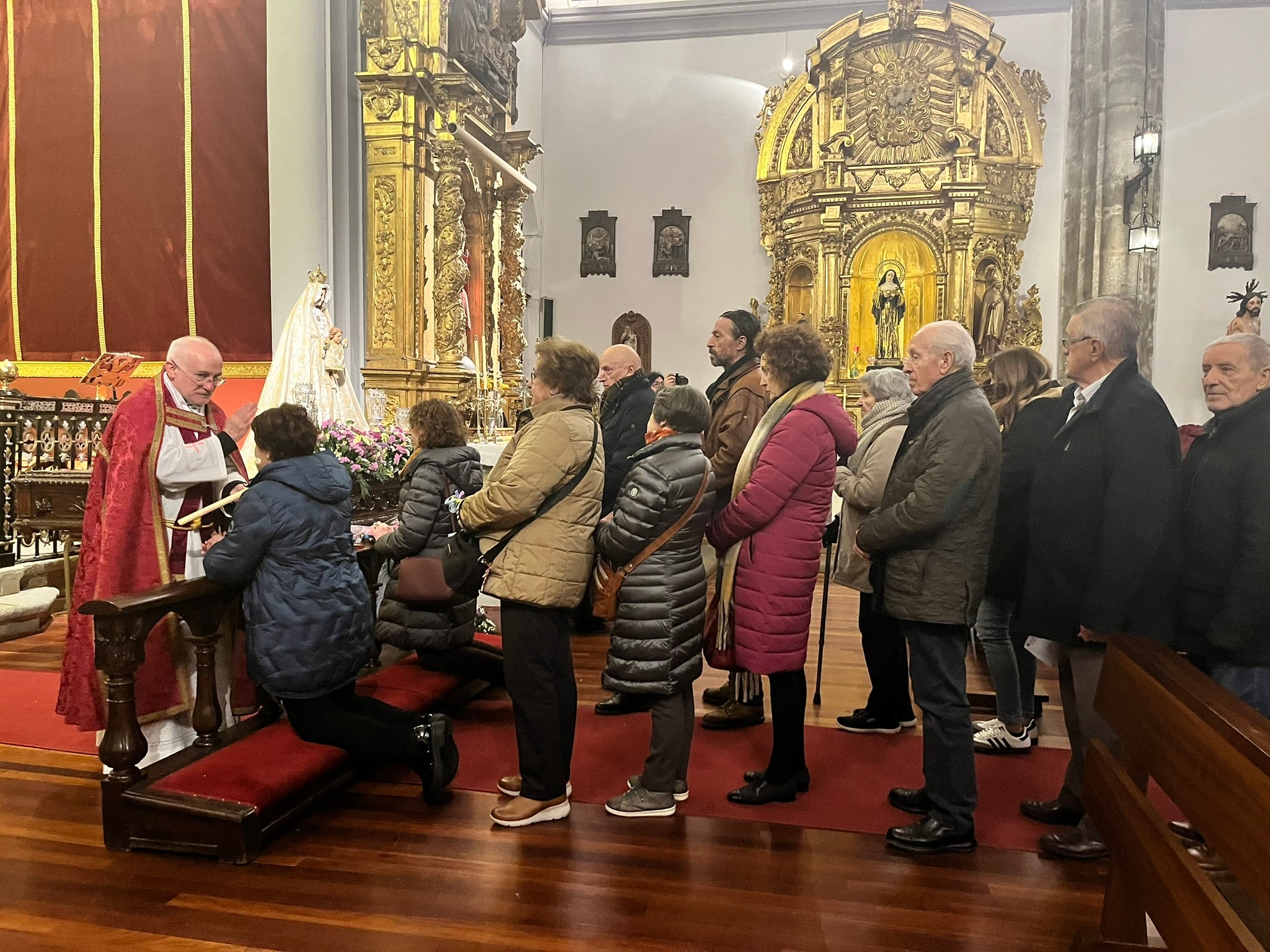 Béjar honra a San Blas con la bendición de las gargantillas