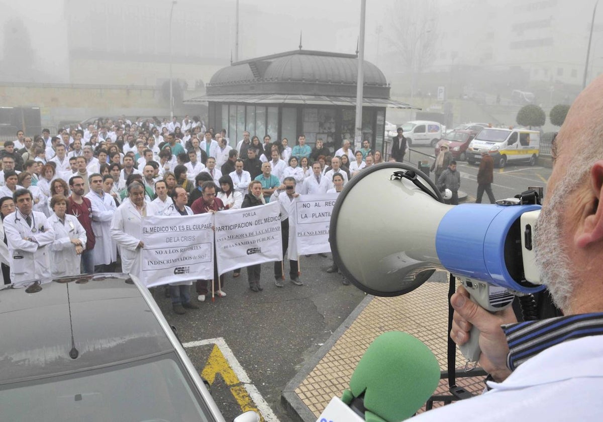 Imagen de una huelga médica celebrada en Salamanca durante la pasada década.