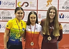 Vega Iglesias, en el centro, ganadora de la Copa de España de velocidad.