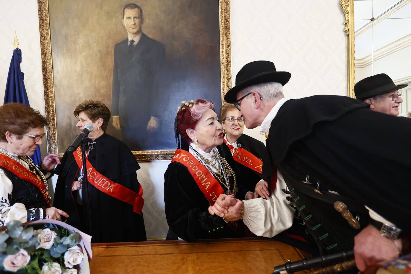 Las Águedas no fallan a la tradición e impregnan de alegría Salamanca en su día a ritmo de folclore