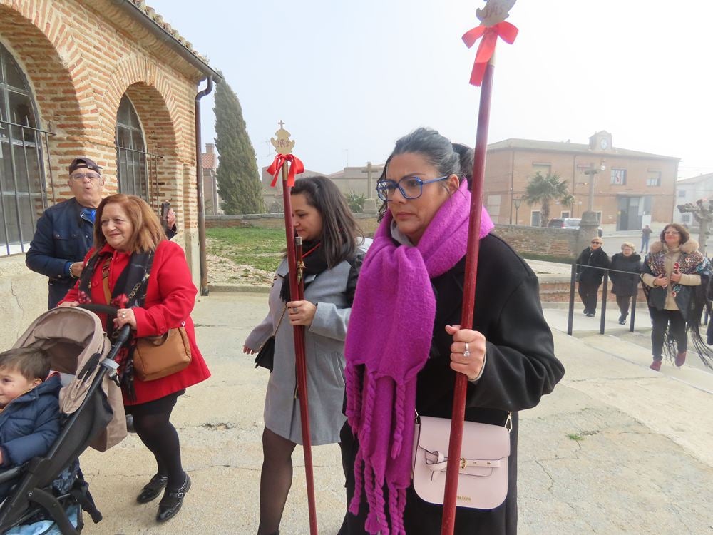 Las mujeres de Aldeaseca de la Frontera se ponen elegantes para Santa Águeda